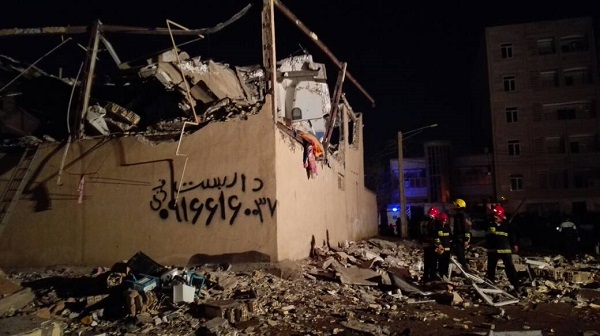 انفجار گاز در کوی نبوت اهواز / تخریب صددرصدی دو واحد مسکونی انفجار گاز در کوی نبوت اهواز / تخریب صددرصدی دو واحد مسکونی