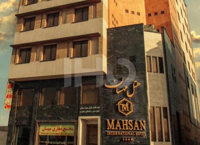 در قم کدام هتل را رزرو کنیم؟ نمای بیرون هتل مهسان قم