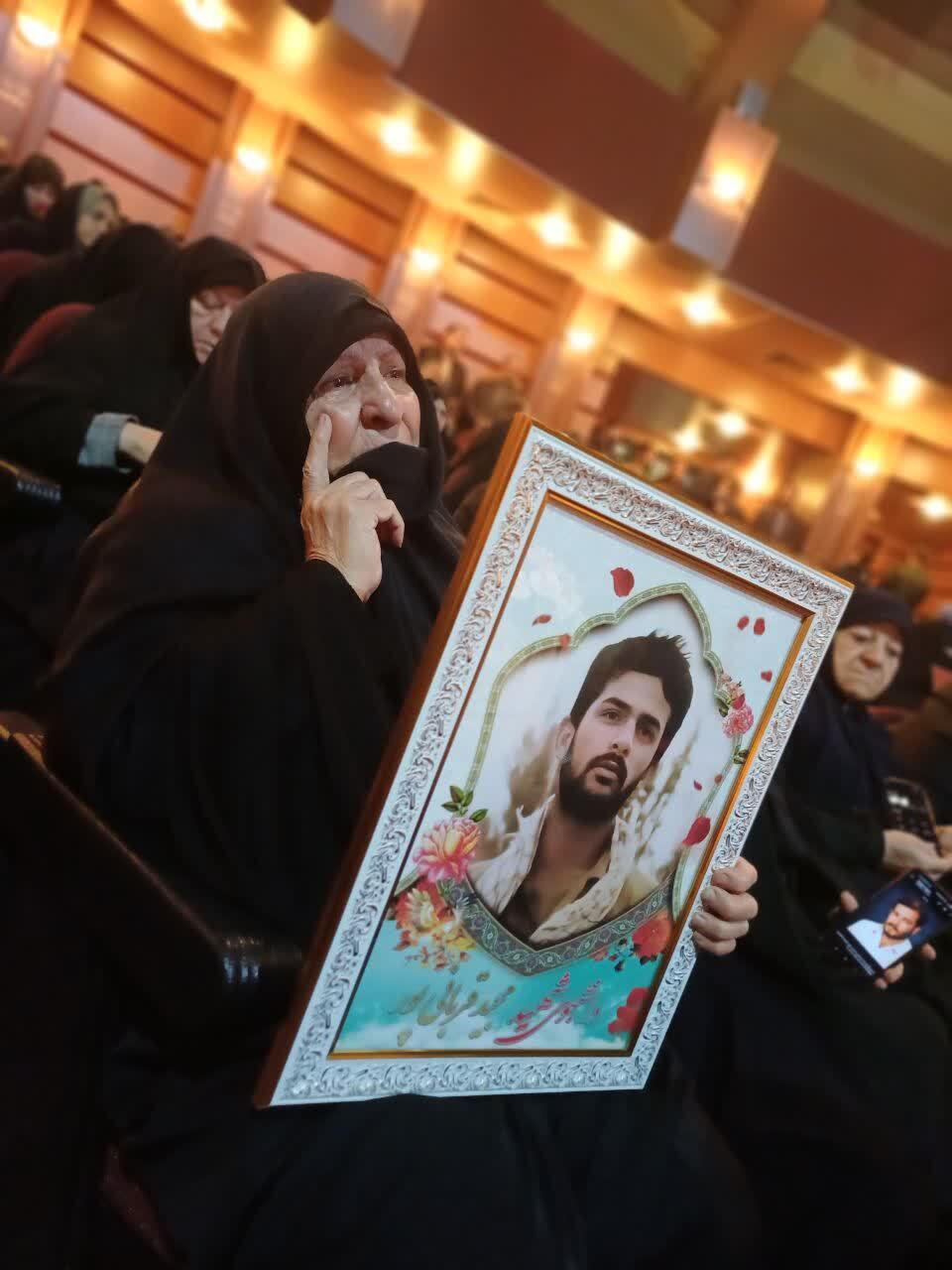 مادران و همسران شهدا ستون&zwnj;های پایداری این کشورند