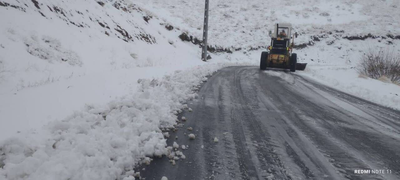 بیش از ۲ هزار کیلومتر باند عملیات برفروبی در محورهای مواصلاتی استان کرمانشاه بیش از ۲ هزار کیلومتر باند عملیات برفروبی در محورهای مواصلاتی استان کرمانشاه