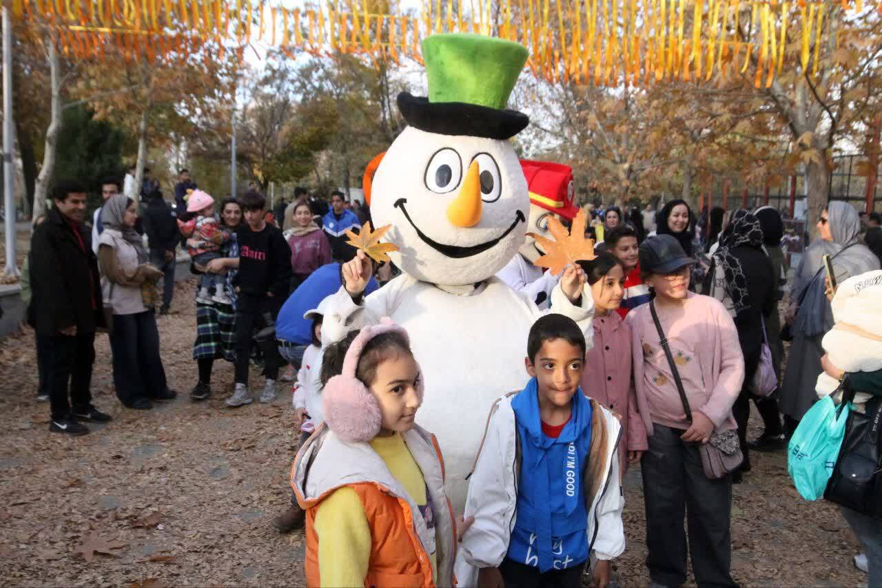 برگزاری سومین جشنواره پاییزی برگ&zwnj;ریزان هگمتانه، در همدان + عکس