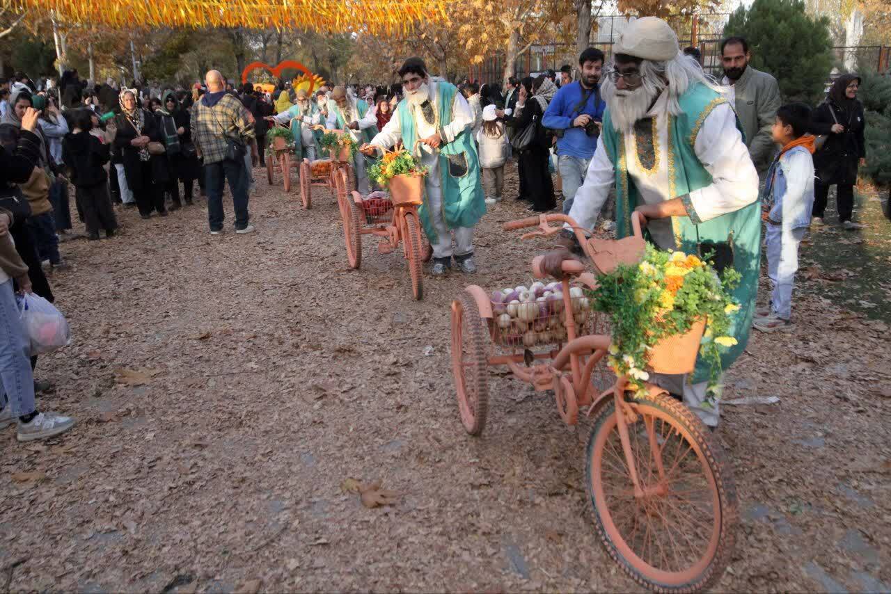 برگزاری سومین جشنواره پاییزی برگ&zwnj;ریزان هگمتانه، در همدان + عکس