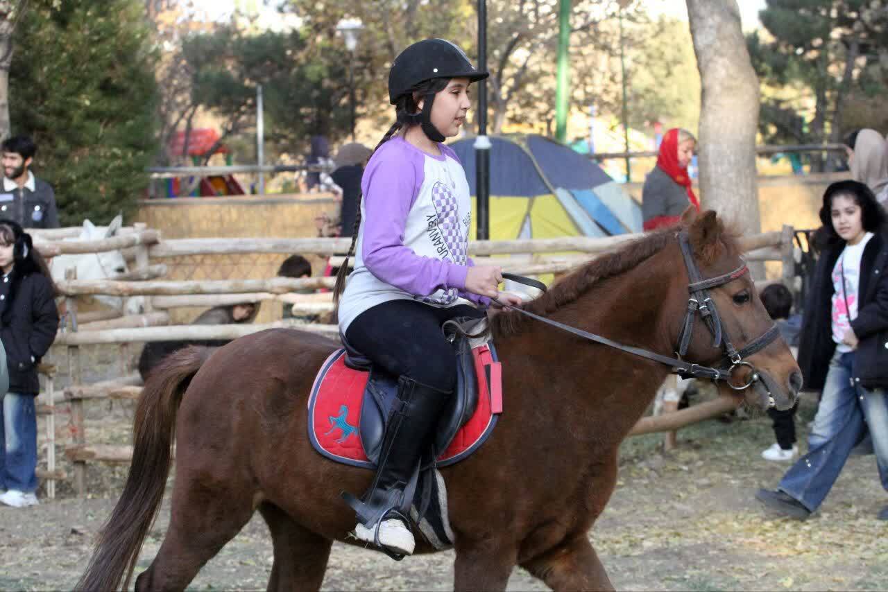 برگزاری سومین جشنواره پاییزی برگ&zwnj;ریزان هگمتانه، در همدان + عکس