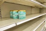 بحران تغذیه نوزادان در تله گرانی و قوانین سخت‌گیرانه؛ برای یک قوطی شیر خشک باید از هفت‌خوان عبور کرد!
