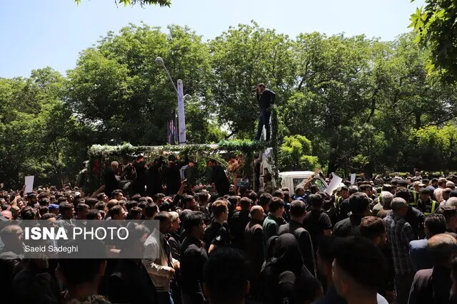تشییع با شکوه پیکر شهدا بیانگر پیوند نسل‌ها در استمرار انقلاب است