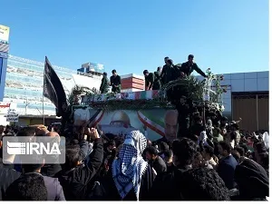 بدرقه پرشور پیکر سردار حاج قاسم سلیمانی تا فرودگاه اهواز