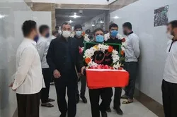 بیرق بارگاه ملکوتی امام حسین (ع) میهمان مددجویان زندان مرکزی سنندج شد
