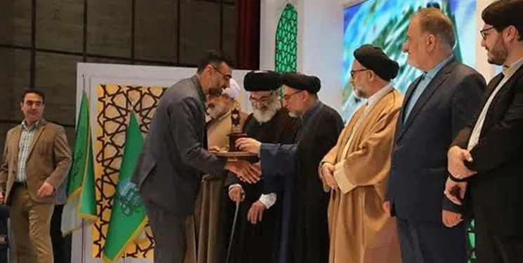 غلام‌حسین فاتحی مقام اول مسابقات کشوری معارف نهج‌البلاغه را کسب کرد