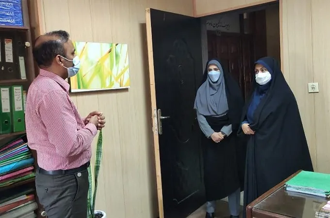 بازدید فریده عامری، عضو شورای شهر بندرعباس و فاطمه حاجی نژاد دبیر کمیته امر به معروف و نهی از منکر شهرداری بندرعباس از واحدهای شهرداری مرکزی