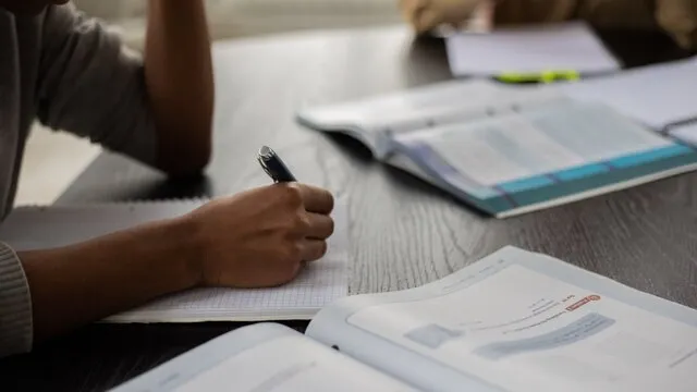 دانشگاه فنی و حرفه‌ای در خط مقدم تربیت نیروی مهارتی قرار دارد