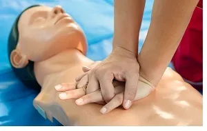 چگونه با ماساژ قلبی جان یک بیمار را نجات دهیم؟
