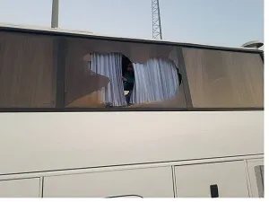 شکسته شدن شیشه اتوبوس استقلال خوزستان پس از بازی با نفت آبادان