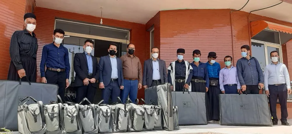 ۳۴۰ سامانه خورشیدی قابل حمل به عشایر کوچرو خوزستان تحویل شد