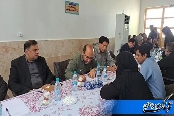 برپایی میز خدمت با حضور مدیرکل راه وشهرسازی هرمزگان در شهرستان بشاگرد